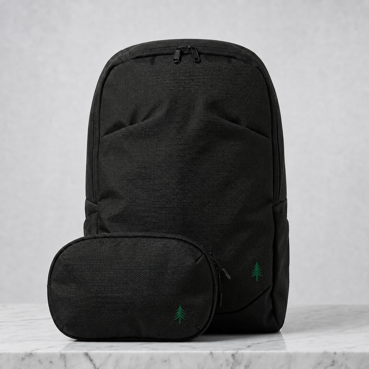 Hochfunktionales und nachhaltiges Bundle aus City Backpack und Organizer Pouch für die entspannte Städtereise und den komfortablen Berufsalltag