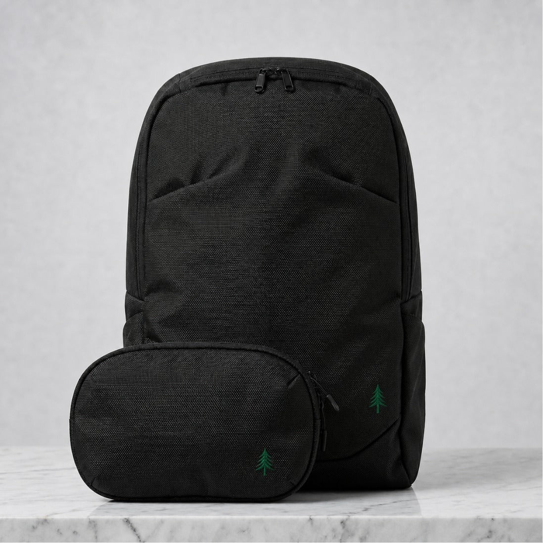 Hochfunktionales und nachhaltiges Bundle aus City Backpack und Organizer Pouch für die entspannte Städtereise und den komfortablen Berufsalltag