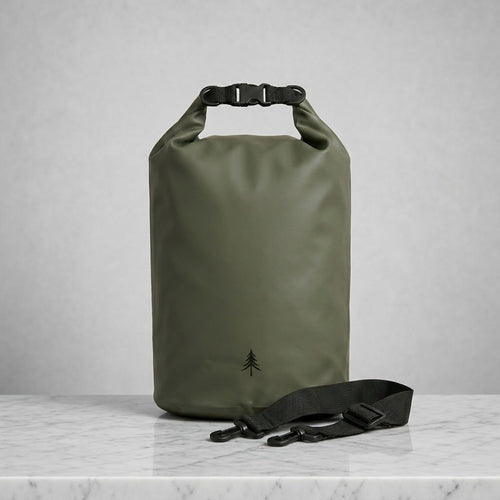 Firona Dry Bag mit Schultergurt – Wasserdichte Tasche als funktionale Systemlösung für Strand, Urban Outdoor und Städtereisen.