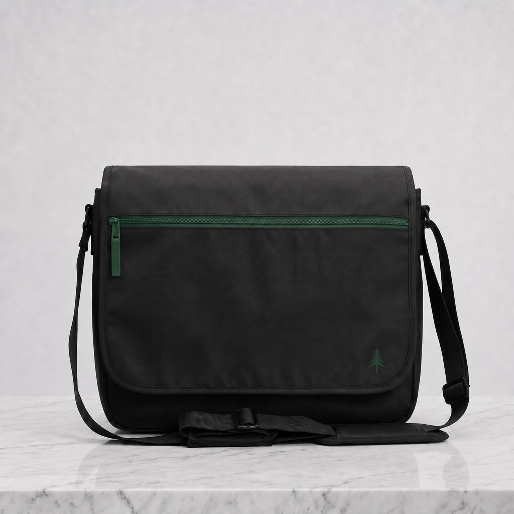 Minimalistische Reise, Alltags und Business Messenger Bag – Hochwertige schwarze und komfortable Schultertasche mit matten Details für souveränes Understatement.