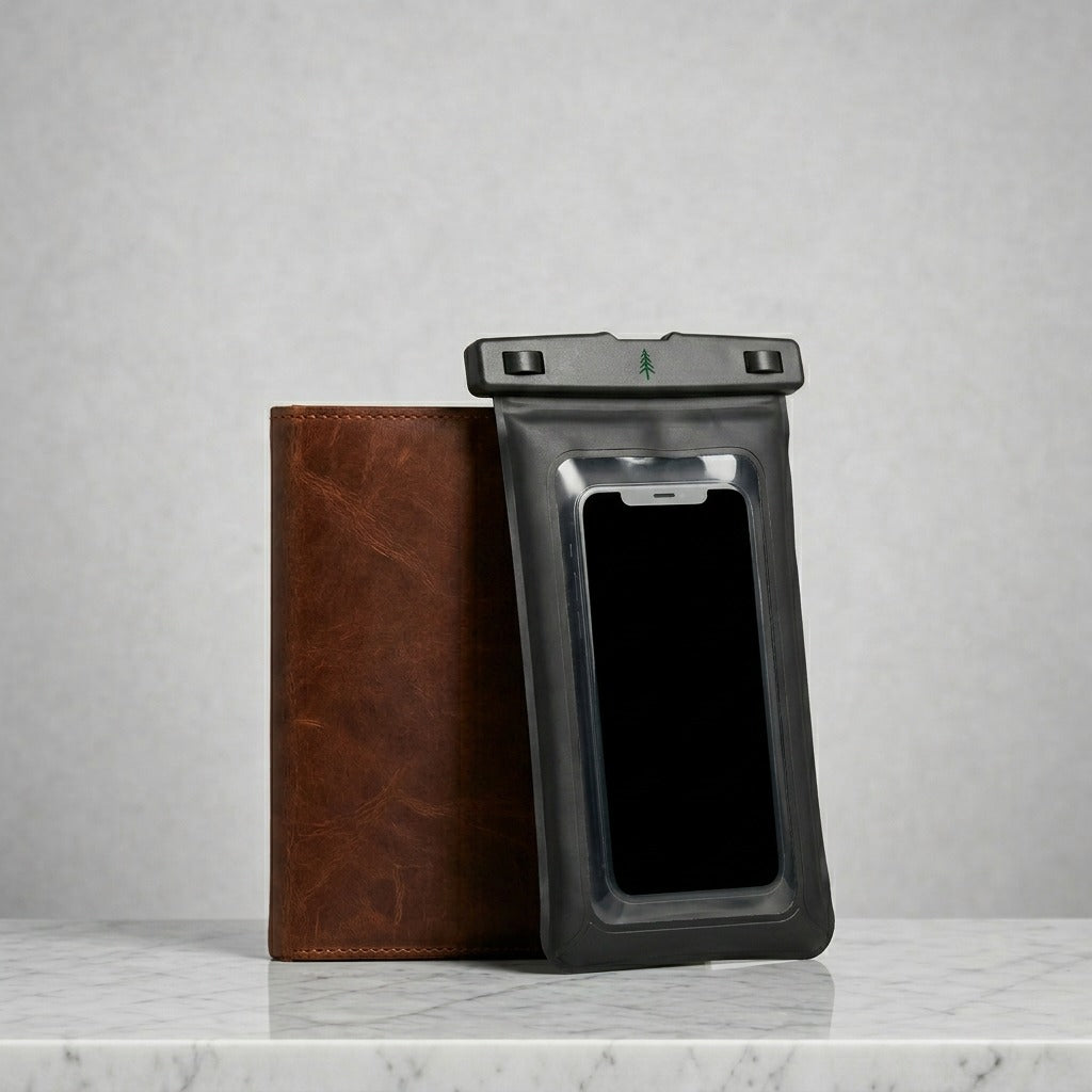 Produktfoto von Phone Pouch in schwarzer Farbe, der FIRONA der Handy-Schutzhülle gegen Feuchtigkeit, Wasser, Staub und Dreck
