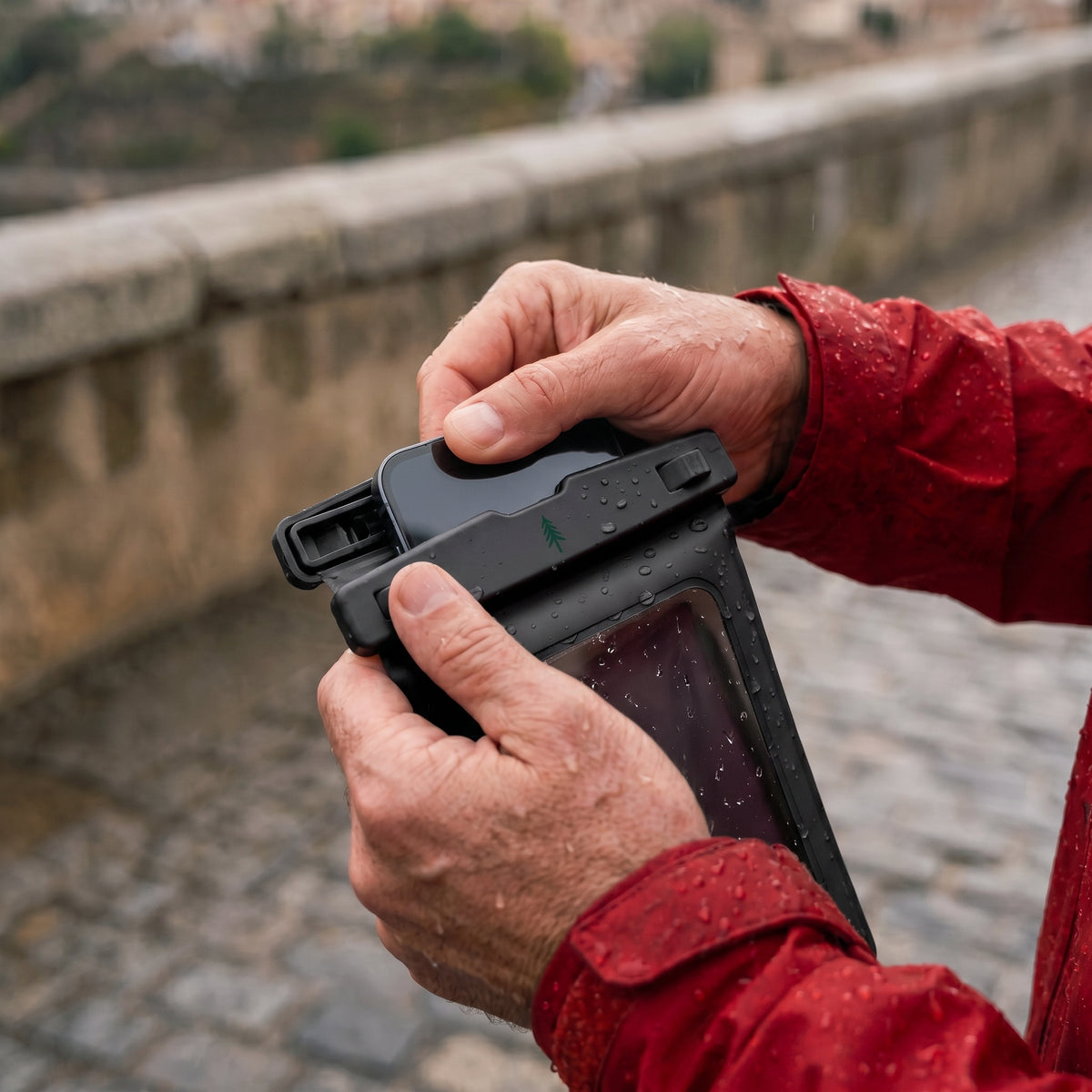 Eine schwarze Handy Schutzhülle asl wasserfester Premium Schutz für das Smartphone