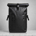 Minimalistischer wasserdichter Rucksack – Mattschwarzer Daypack für souveräne Städtereisende und Pendler von Firona mit radikalem Understatement.